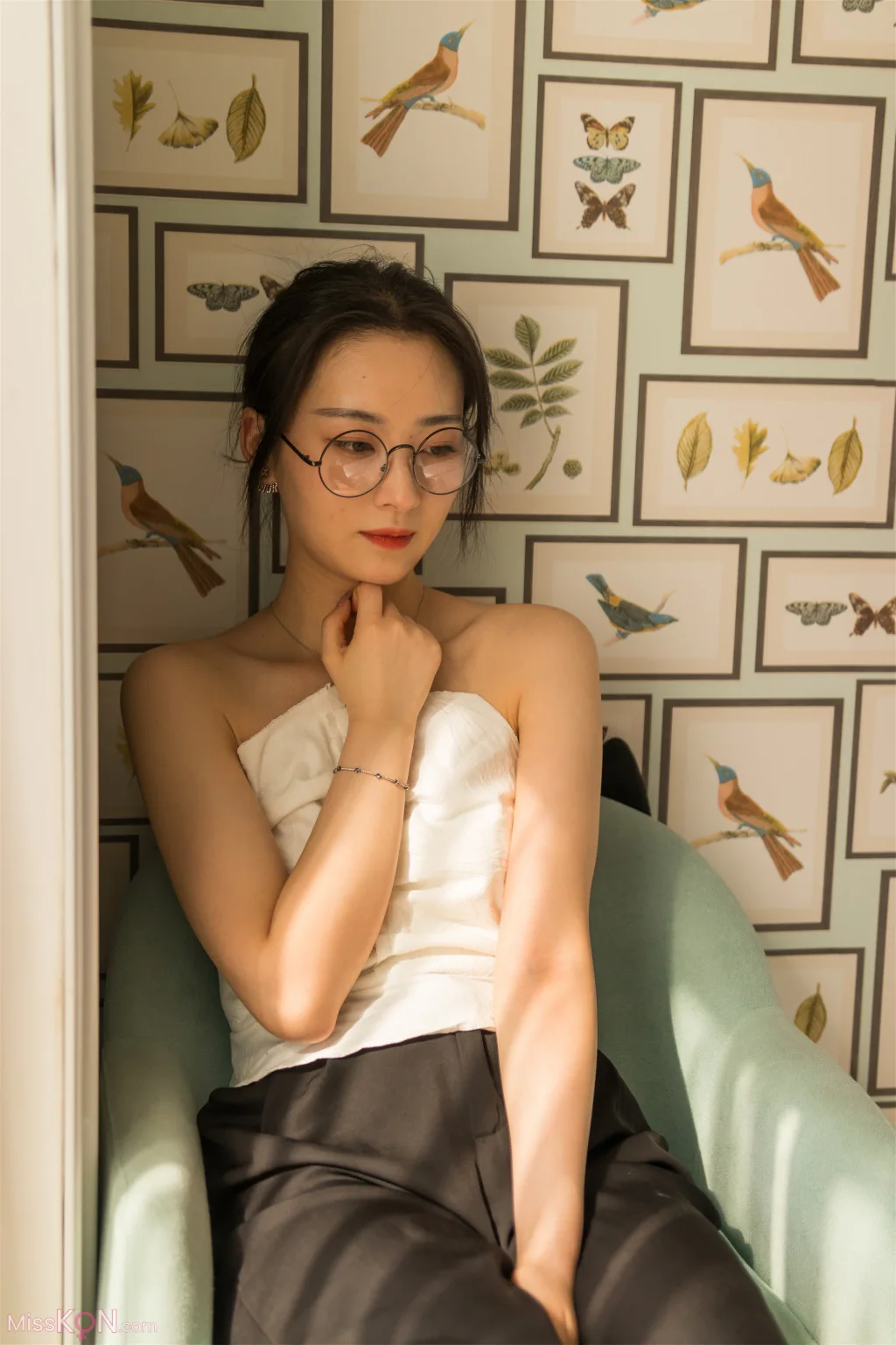 [Private Photoshoot] PKG眼镜娘_ S级女神 阳光与思绪的温柔对话