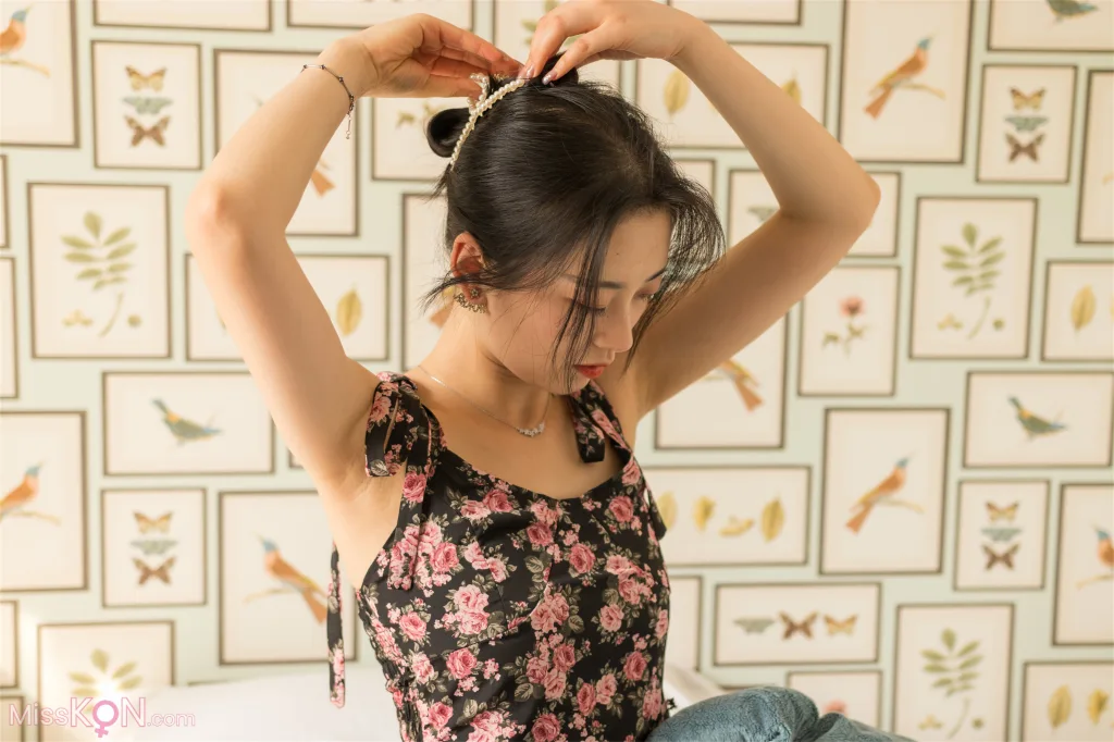 [Private Photoshoot] PKG眼镜娘_ S级女神 阳光与思绪的温柔对话
