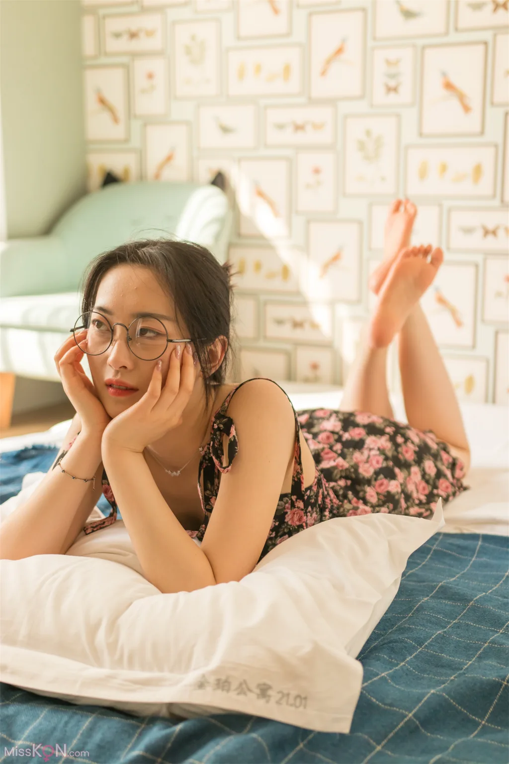 [Private Photoshoot] PKG眼镜娘_ S级女神 阳光与思绪的温柔对话