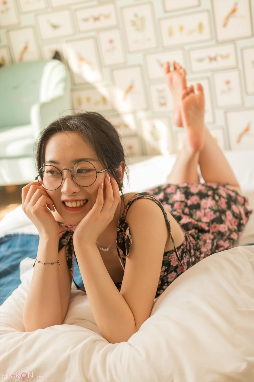 [Private Photoshoot] PKG眼镜娘_ S级女神 阳光与思绪的温柔对话
