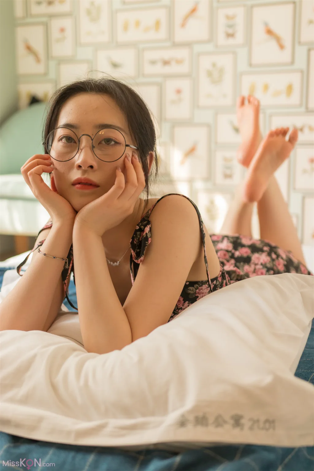 [Private Photoshoot] PKG眼镜娘_ S级女神 阳光与思绪的温柔对话