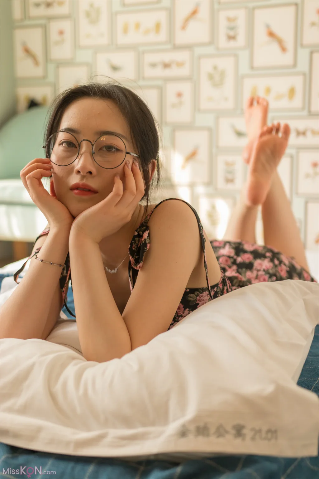 [Private Photoshoot] PKG眼镜娘_ S级女神 阳光与思绪的温柔对话