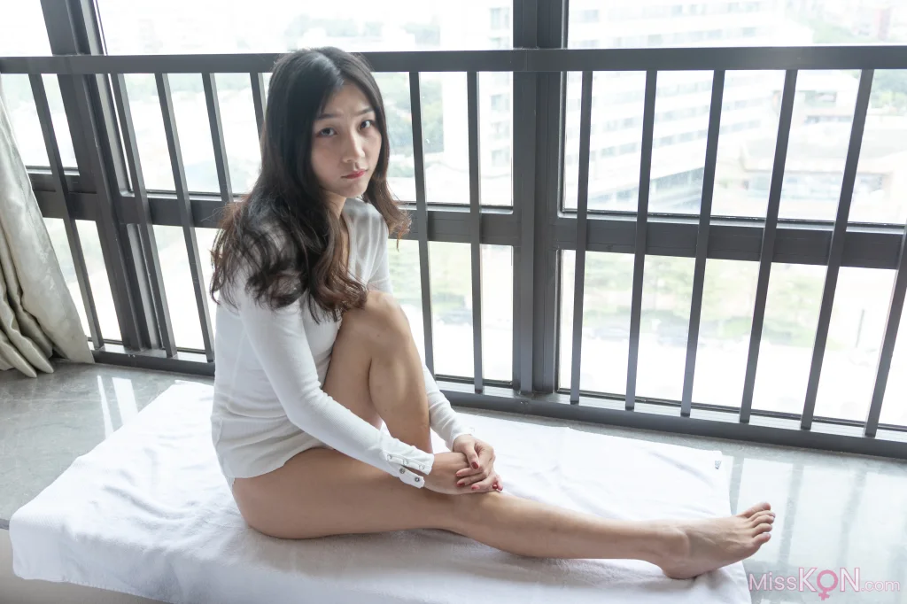 [Private Photoshoot] 小何_ 國模 大尺度 私拍套圖