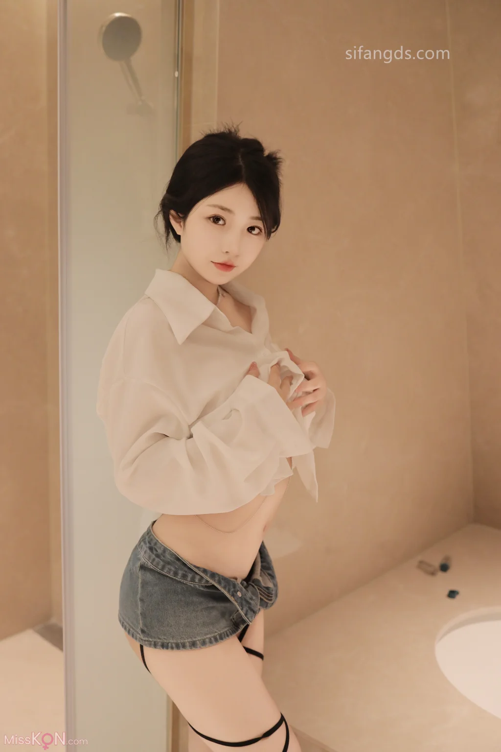 [XR Uncensored] Chen Xiaohua (陈小花)_ R18 秀人网模特 浴室中的激情