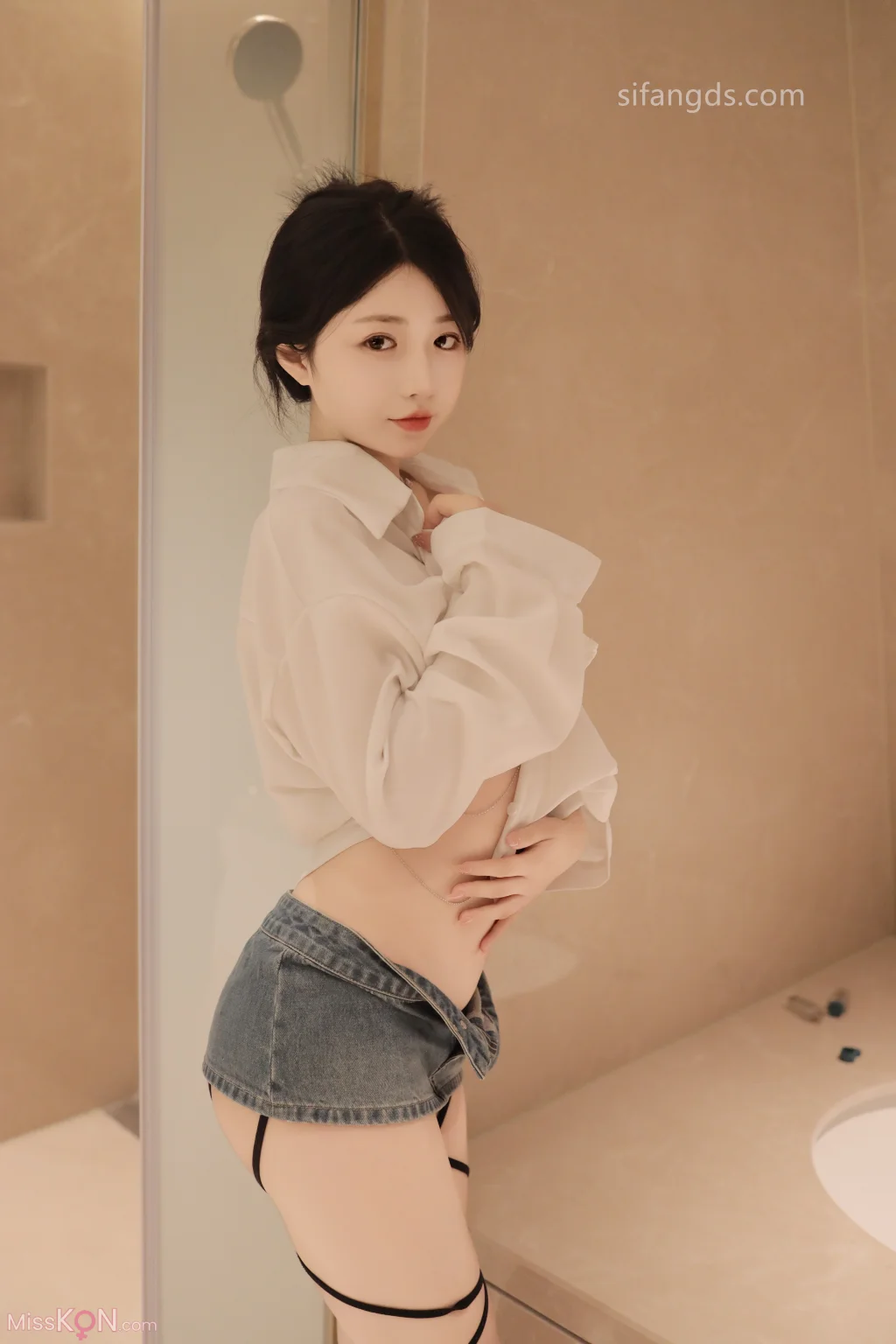 [XR Uncensored] Chen Xiaohua (陈小花)_ R18 秀人网模特 浴室中的激情