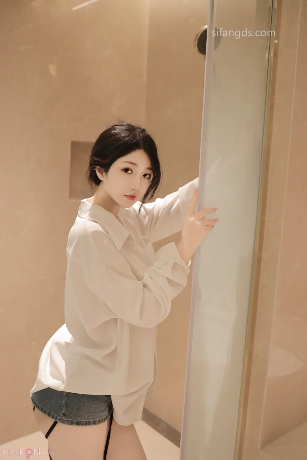 [XR Uncensored] Chen Xiaohua (陈小花)_ R18 秀人网模特 浴室中的激情