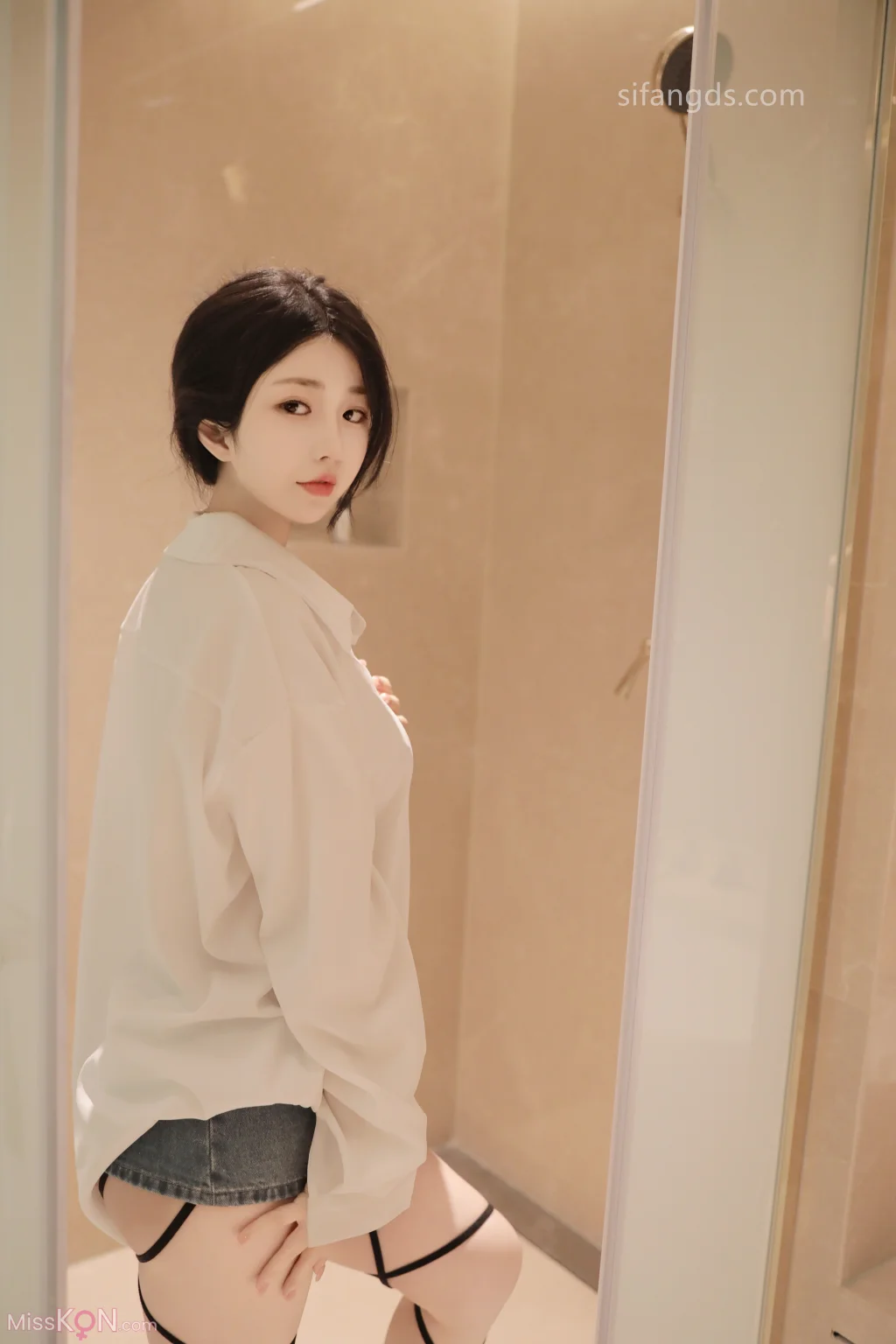 [XR Uncensored] Chen Xiaohua (陈小花)_ R18 秀人网模特 浴室中的激情