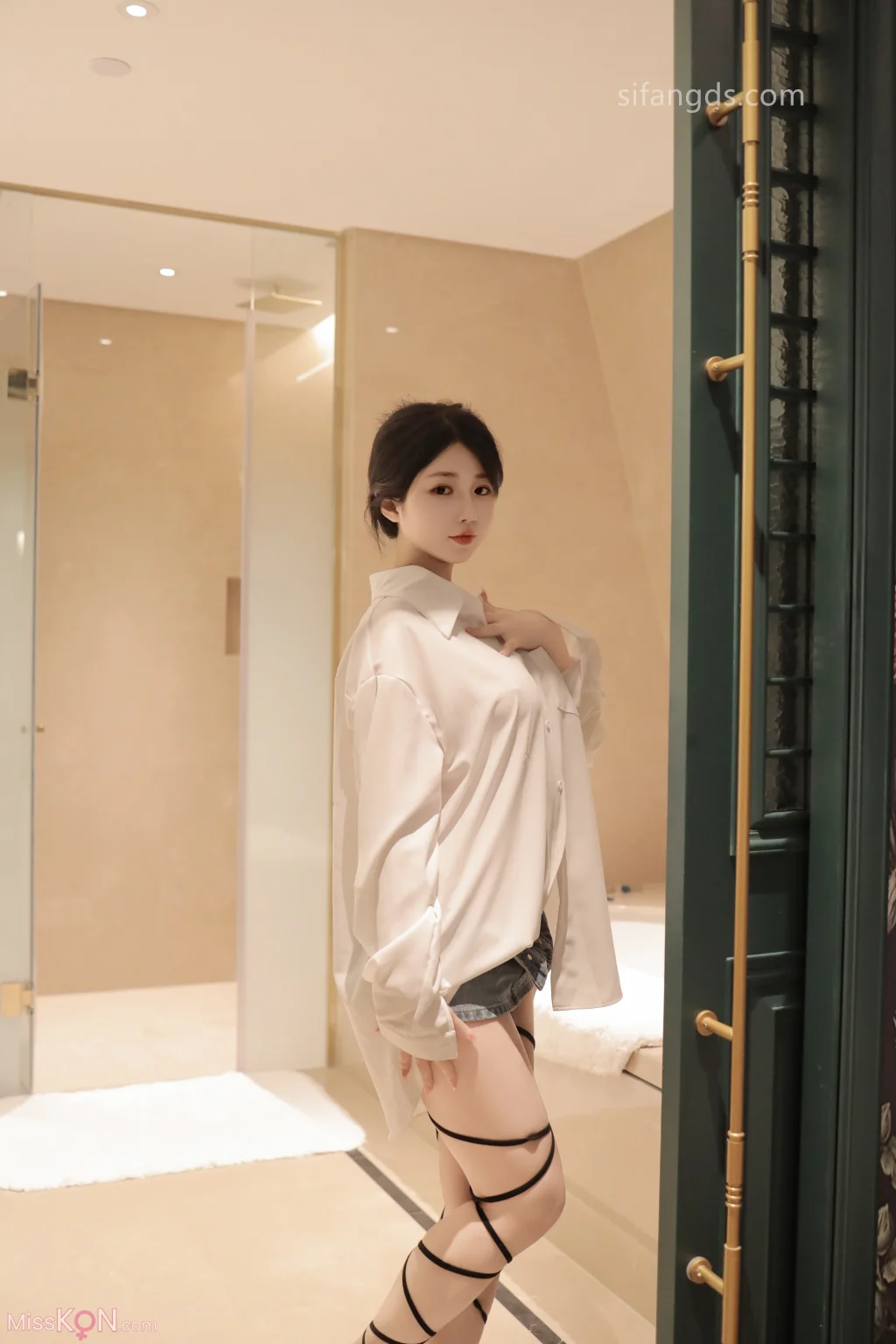 [XR Uncensored] Chen Xiaohua (陈小花)_ R18 秀人网模特 浴室中的激情