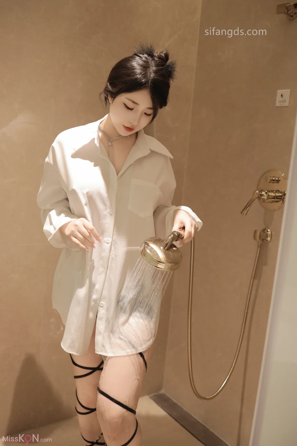 [XR Uncensored] Chen Xiaohua (陈小花)_ R18 秀人网模特 浴室中的激情