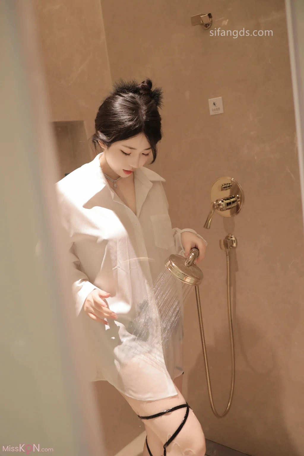 [XR Uncensored] Chen Xiaohua (陈小花)_ R18 秀人网模特 浴室中的激情