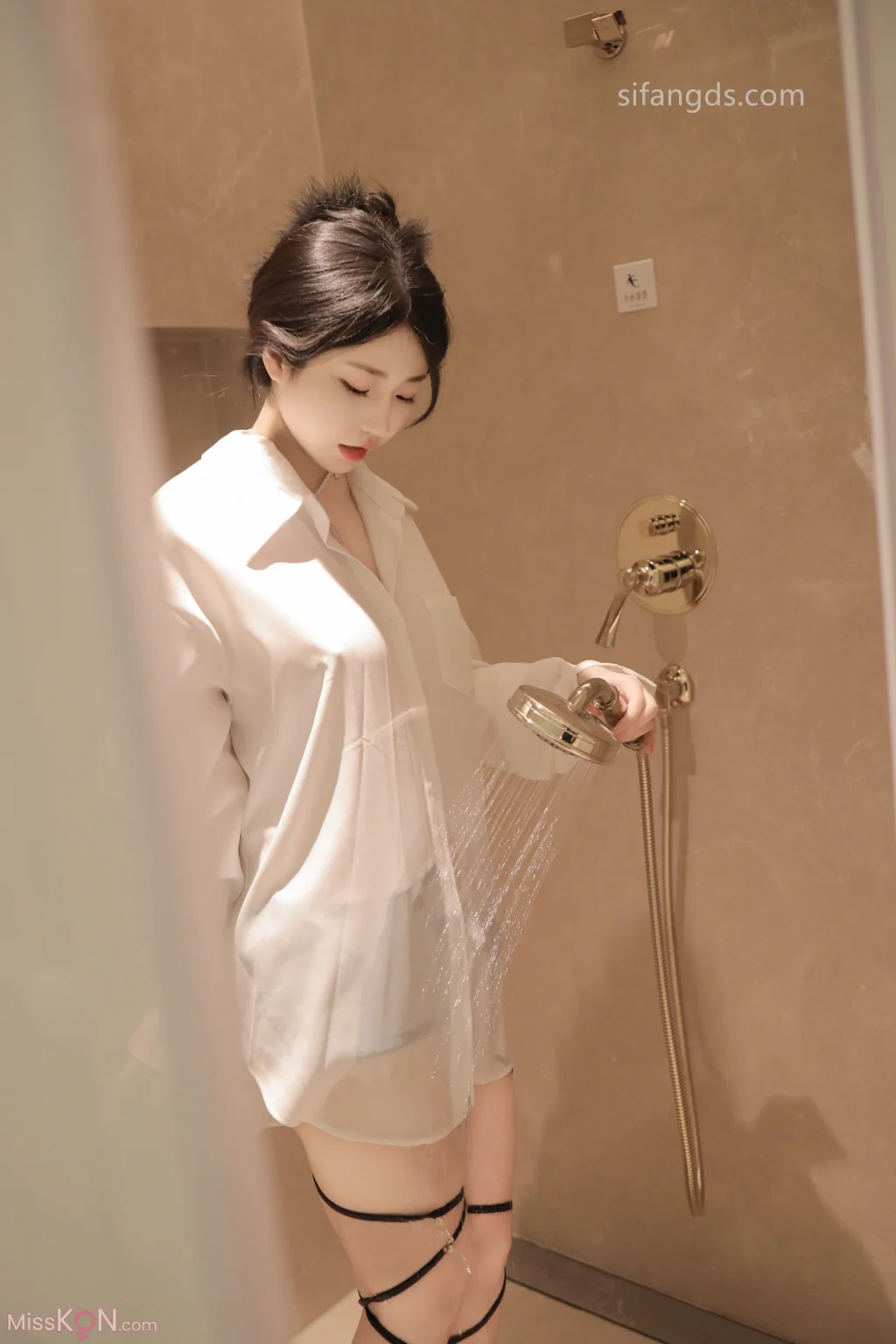 [XR Uncensored] Chen Xiaohua (陈小花)_ R18 秀人网模特 浴室中的激情