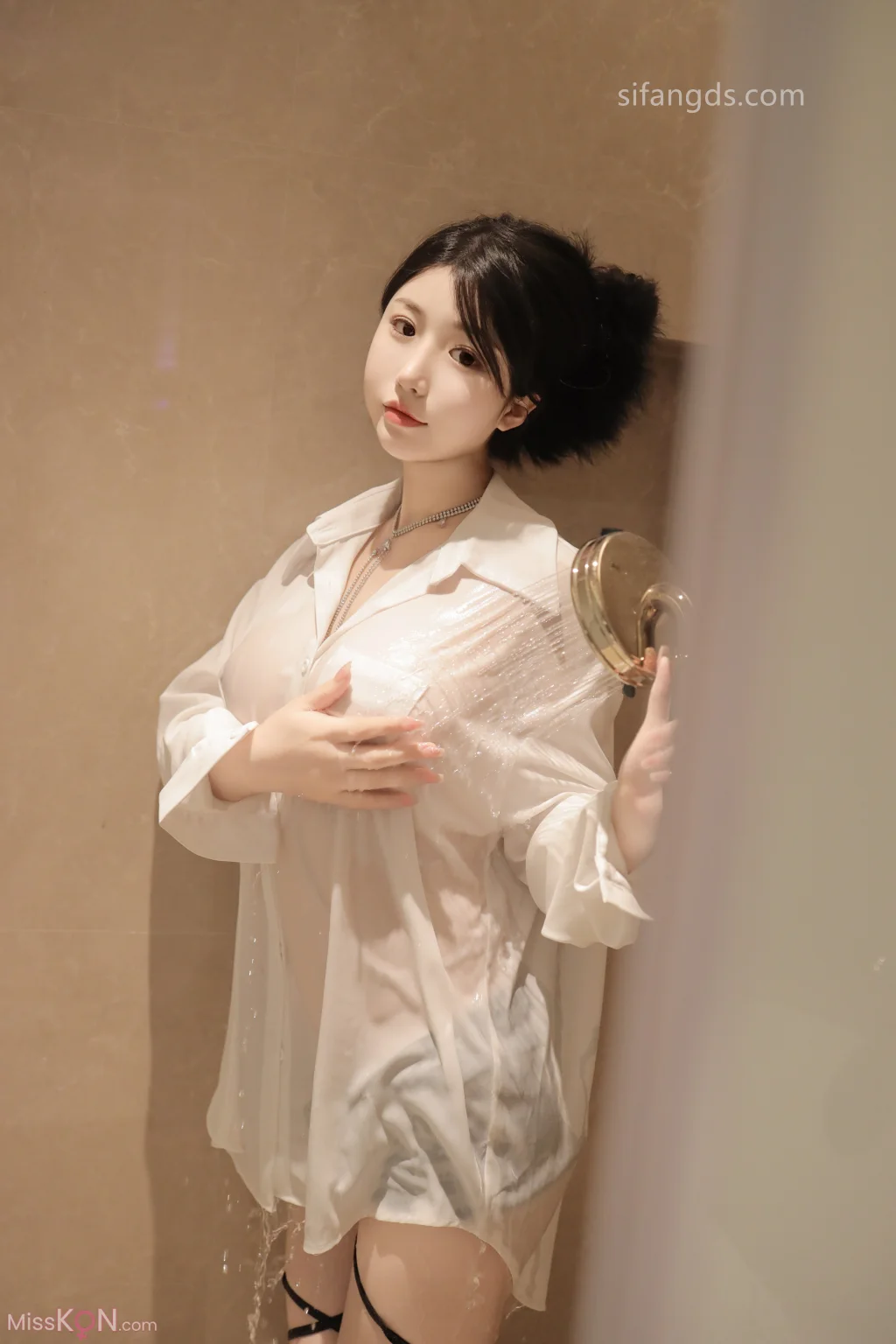 [XR Uncensored] Chen Xiaohua (陈小花)_ R18 秀人网模特 浴室中的激情