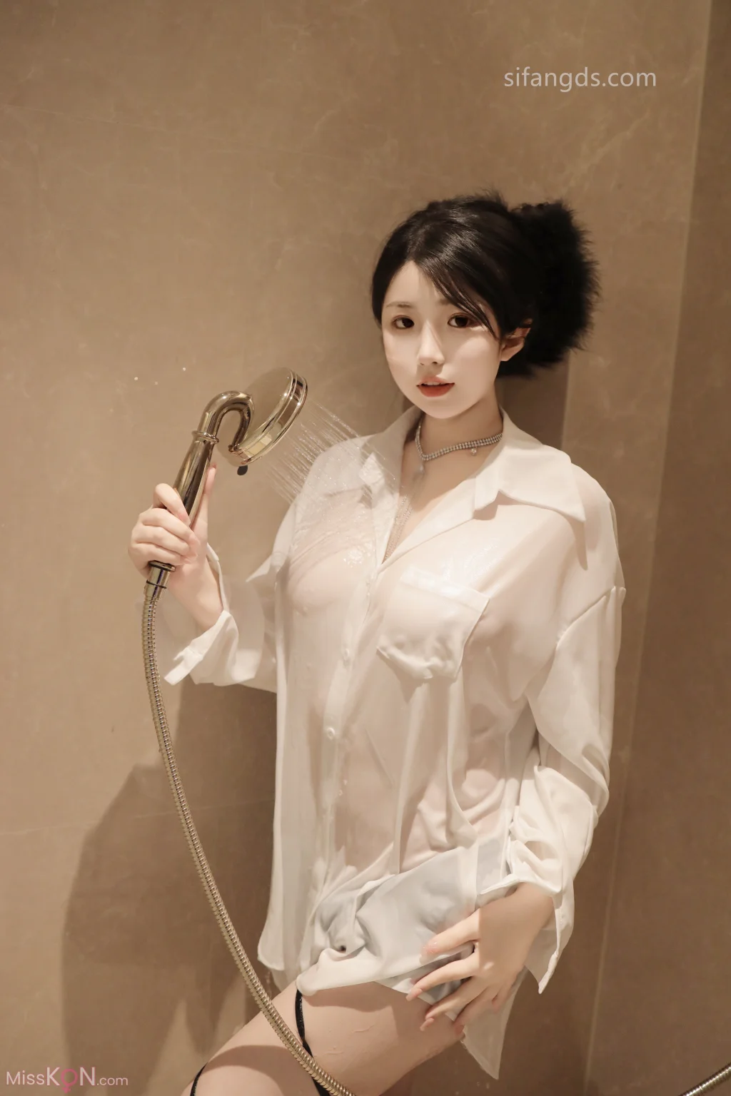 [XR Uncensored] Chen Xiaohua (陈小花)_ R18 秀人网模特 浴室中的激情
