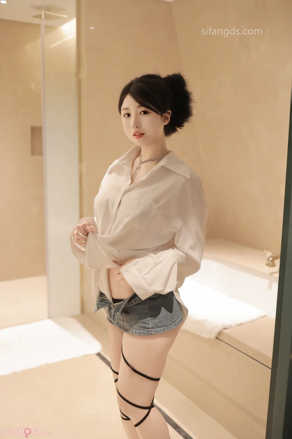 [XR Uncensored] Chen Xiaohua (陈小花)_ R18 秀人网模特 浴室中的激情