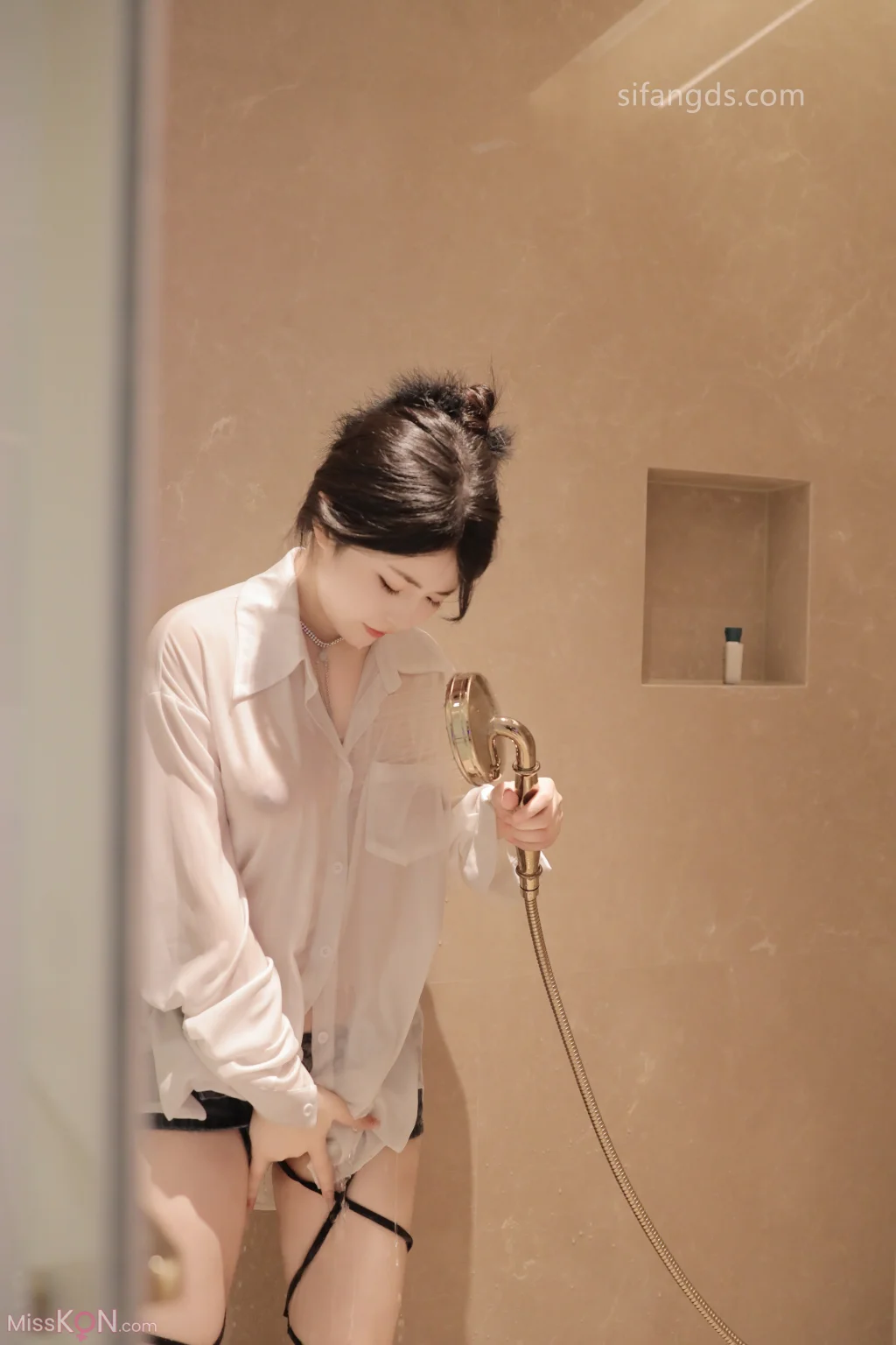 [XR Uncensored] Chen Xiaohua (陈小花)_ R18 秀人网模特 浴室中的激情