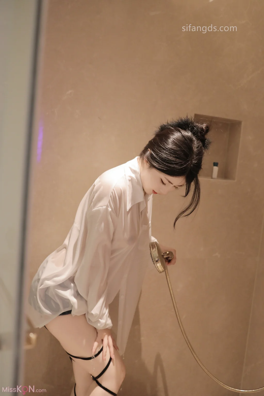 [XR Uncensored] Chen Xiaohua (陈小花)_ R18 秀人网模特 浴室中的激情