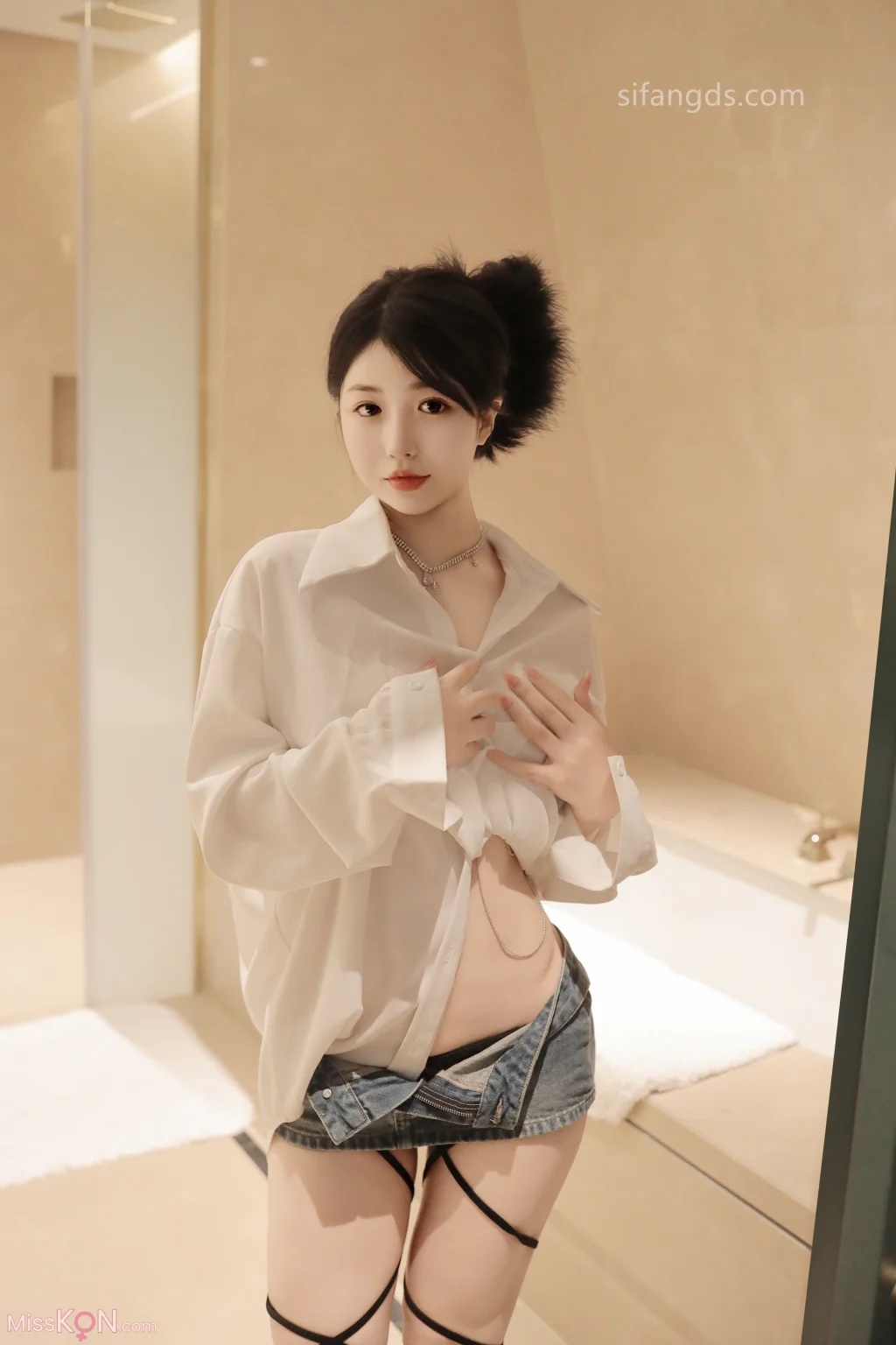 [XR Uncensored] Chen Xiaohua (陈小花)_ R18 秀人网模特 浴室中的激情
