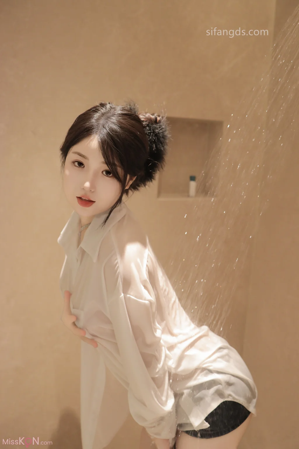 [XR Uncensored] Chen Xiaohua (陈小花)_ R18 秀人网模特 浴室中的激情