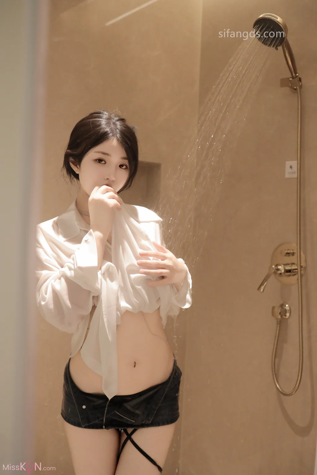 [XR Uncensored] Chen Xiaohua (陈小花)_ R18 秀人网模特 浴室中的激情