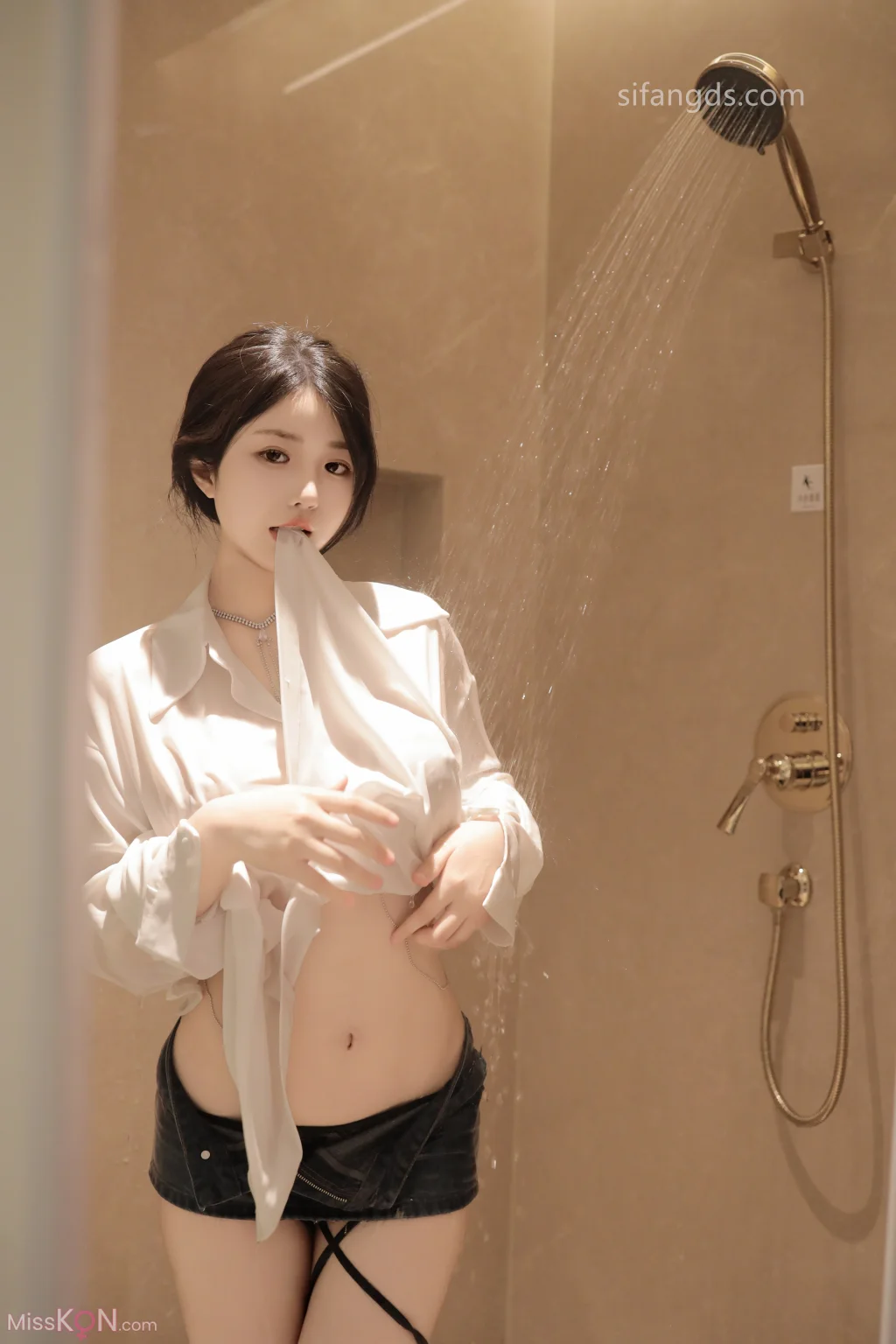 [XR Uncensored] Chen Xiaohua (陈小花)_ R18 秀人网模特 浴室中的激情