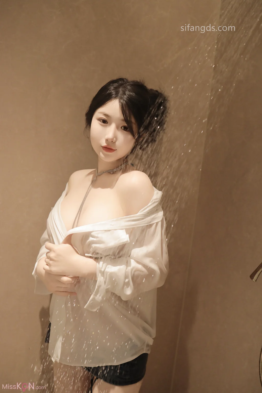 [XR Uncensored] Chen Xiaohua (陈小花)_ R18 秀人网模特 浴室中的激情