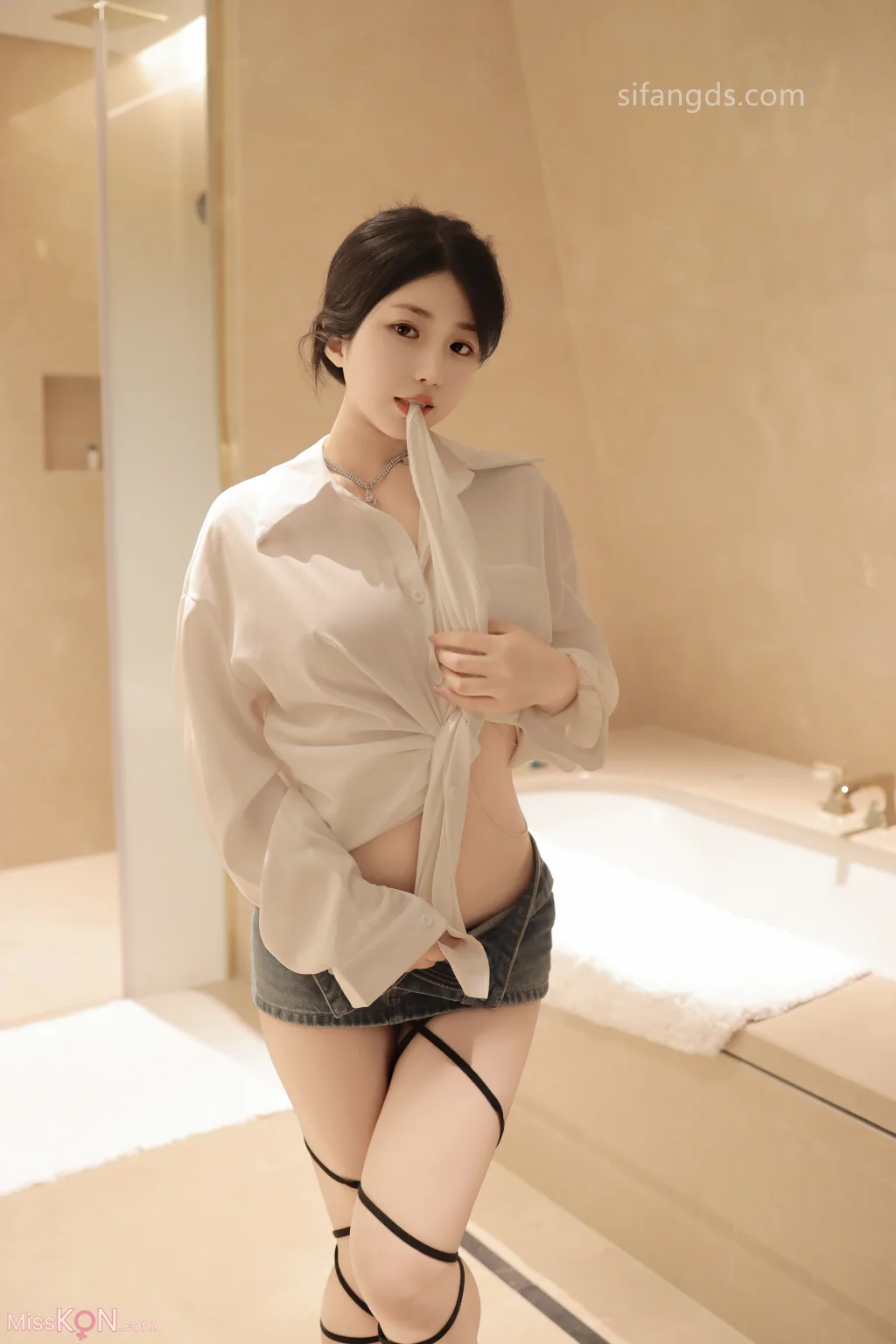 [XR Uncensored] Chen Xiaohua (陈小花)_ R18 秀人网模特 浴室中的激情