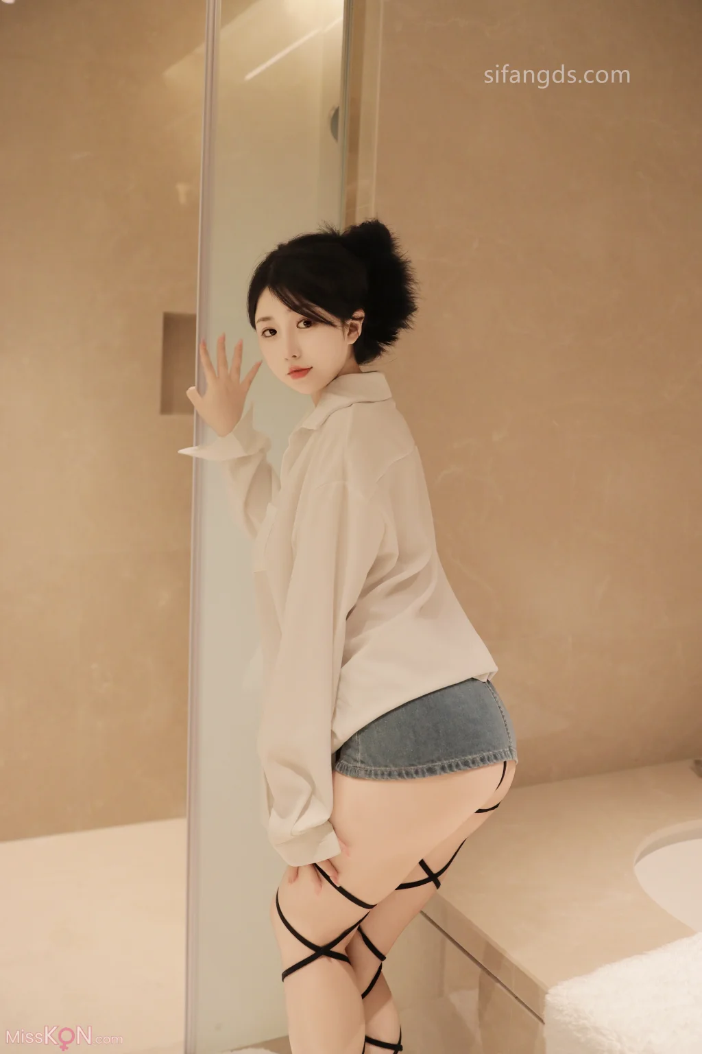 [XR Uncensored] Chen Xiaohua (陈小花)_ R18 秀人网模特 浴室中的激情