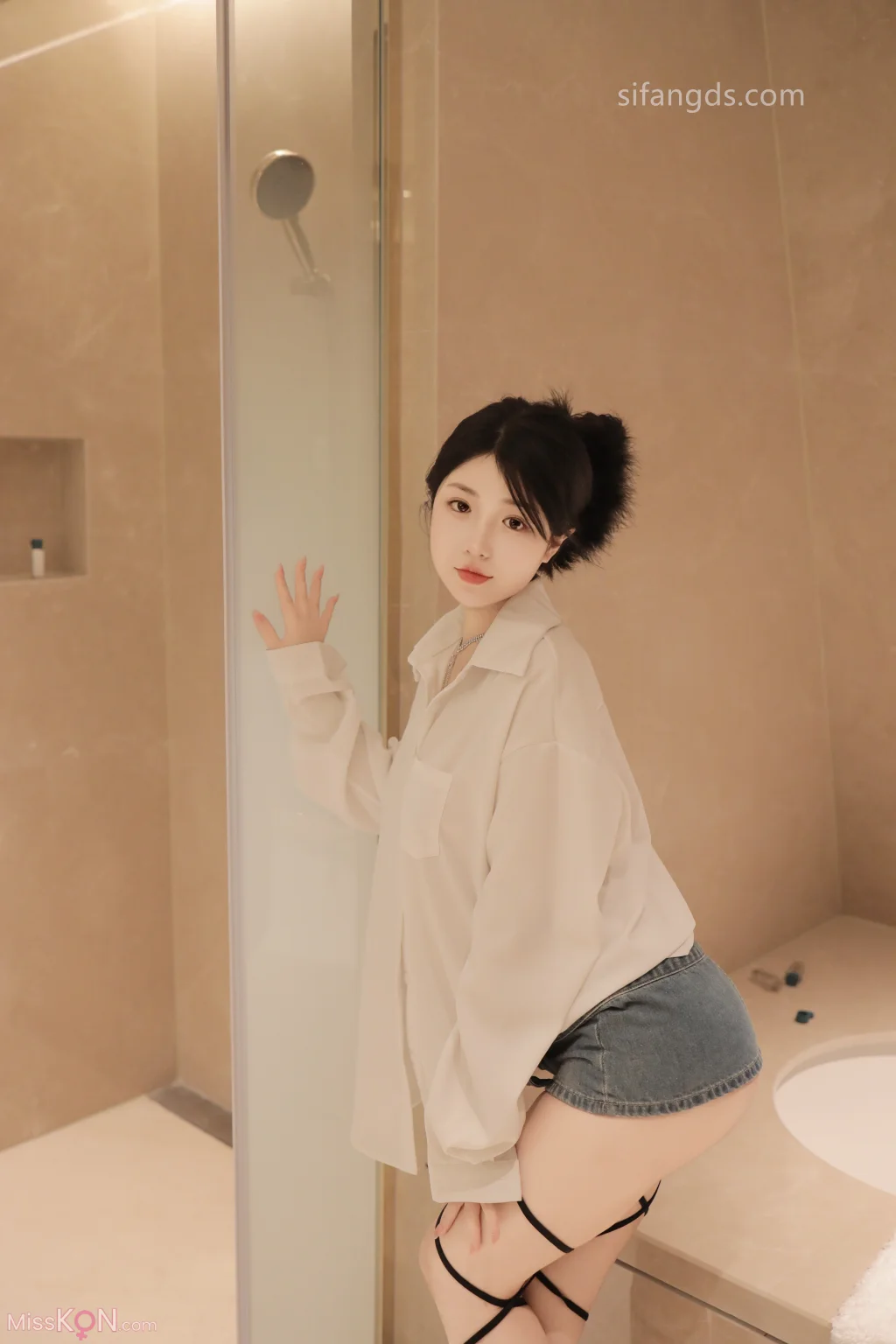 [XR Uncensored] Chen Xiaohua (陈小花)_ R18 秀人网模特 浴室中的激情
