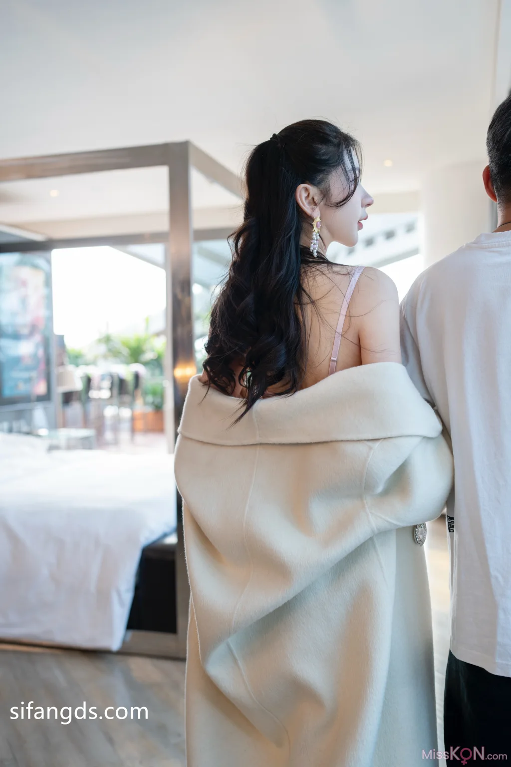 [XR Uncensored] Li Li Sha (李丽莎)_ R18 秀人网模特 粉色内衣 模拟性爱