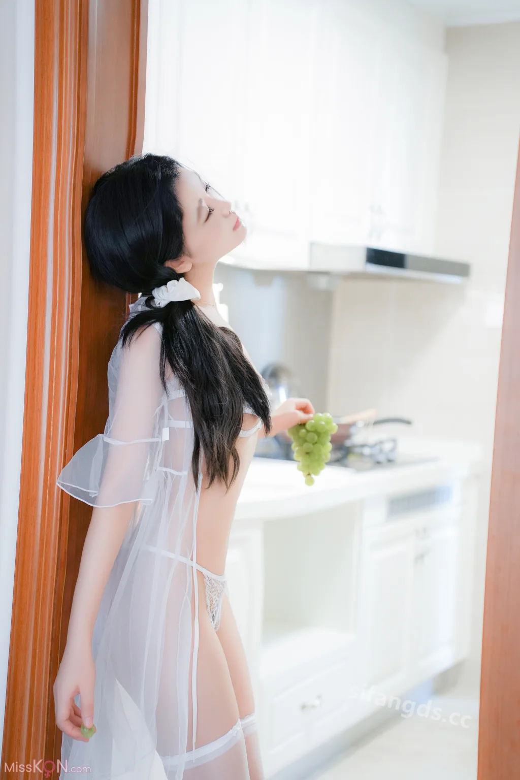[XR Uncensored] 于诺诺_ R18 秀人网模特 白丝厨娘 极致诱惑