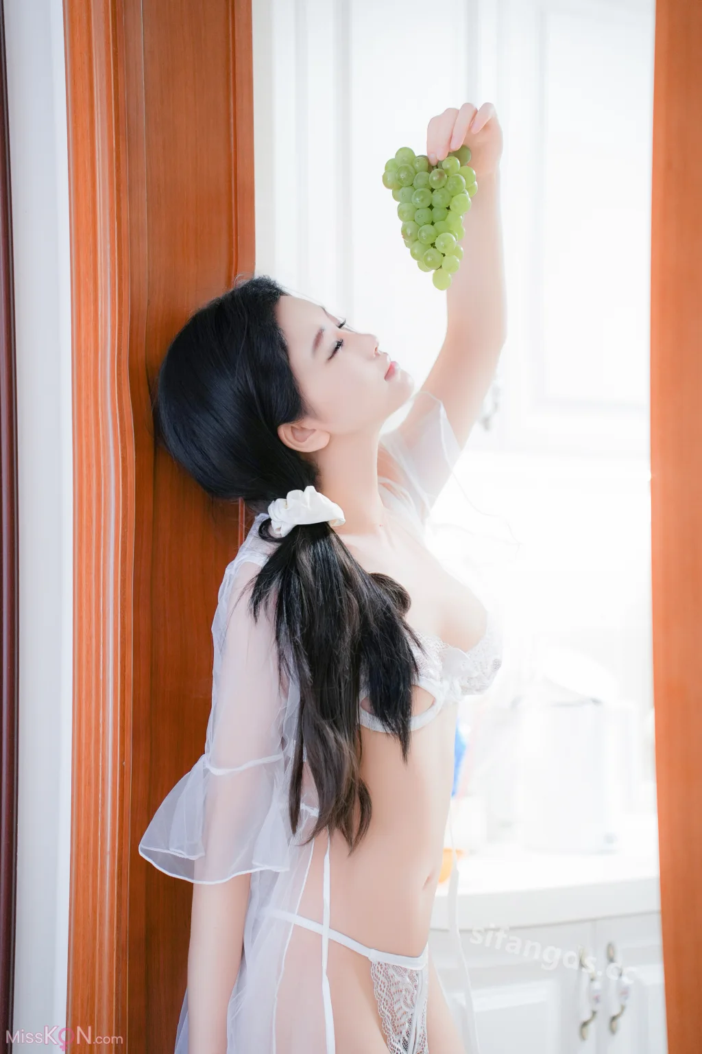 [XR Uncensored] 于诺诺_ R18 秀人网模特 白丝厨娘 极致诱惑