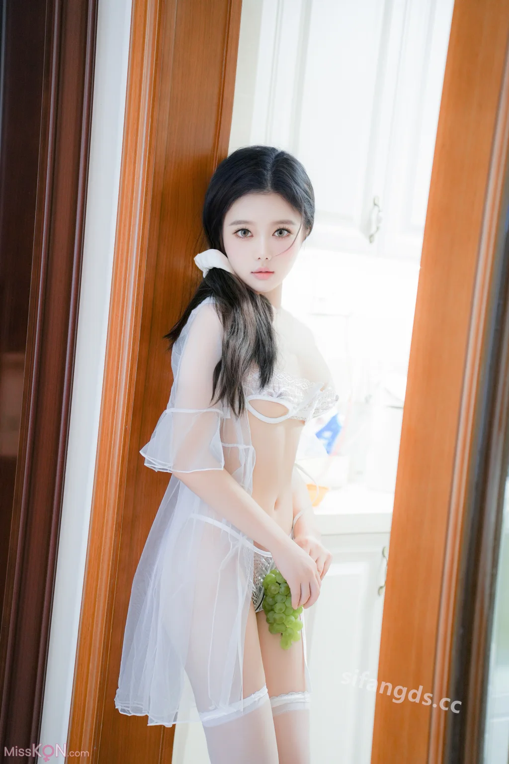 [XR Uncensored] 于诺诺_ R18 秀人网模特 白丝厨娘 极致诱惑