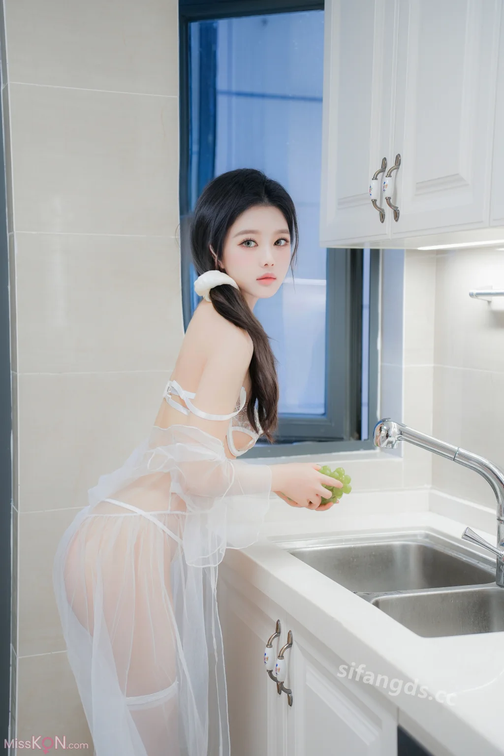 [XR Uncensored] 于诺诺_ R18 秀人网模特 白丝厨娘 极致诱惑
