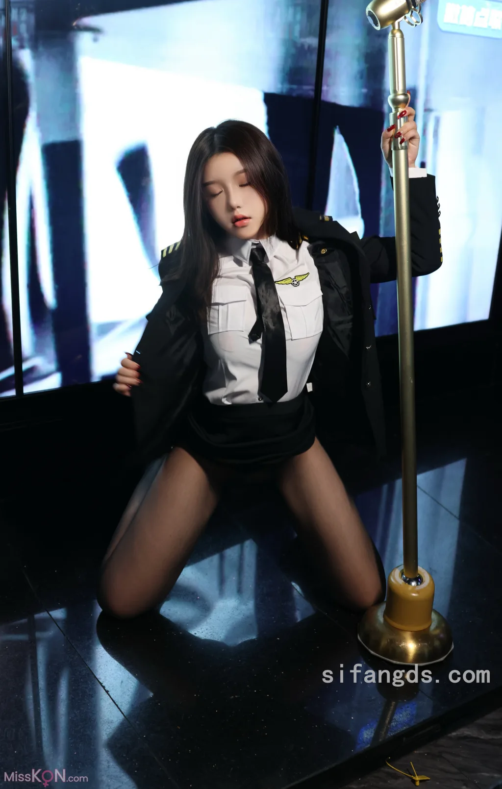 [XR Uncensored] 小薯条nienie_ R18 秀人网模特 KTV激情篇剧情