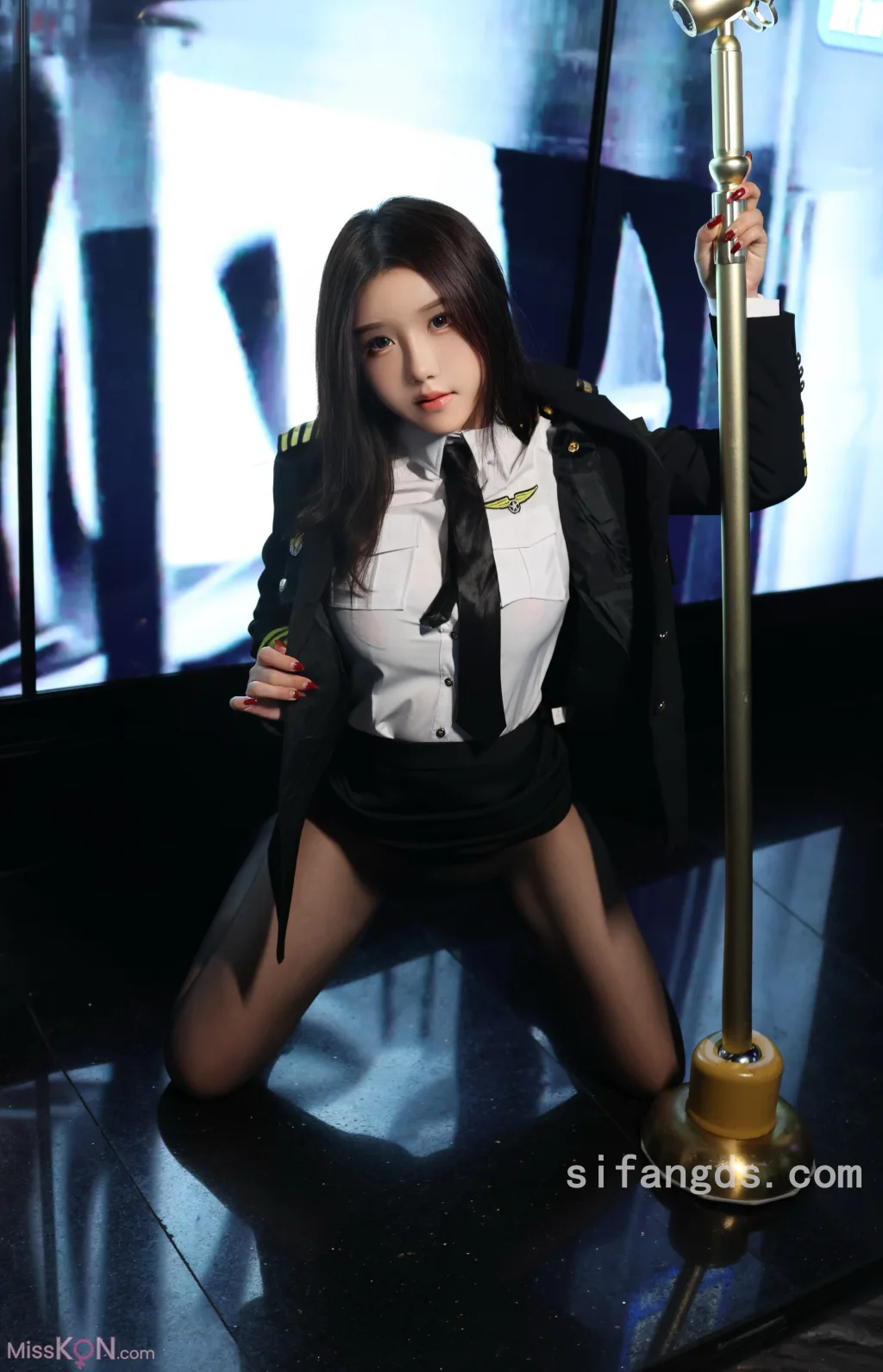[XR Uncensored] 小薯条nienie_ R18 秀人网模特 KTV激情篇剧情