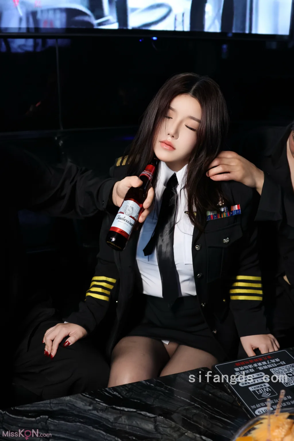 [XR Uncensored] 小薯条nienie_ R18 秀人网模特 KTV激情篇剧情