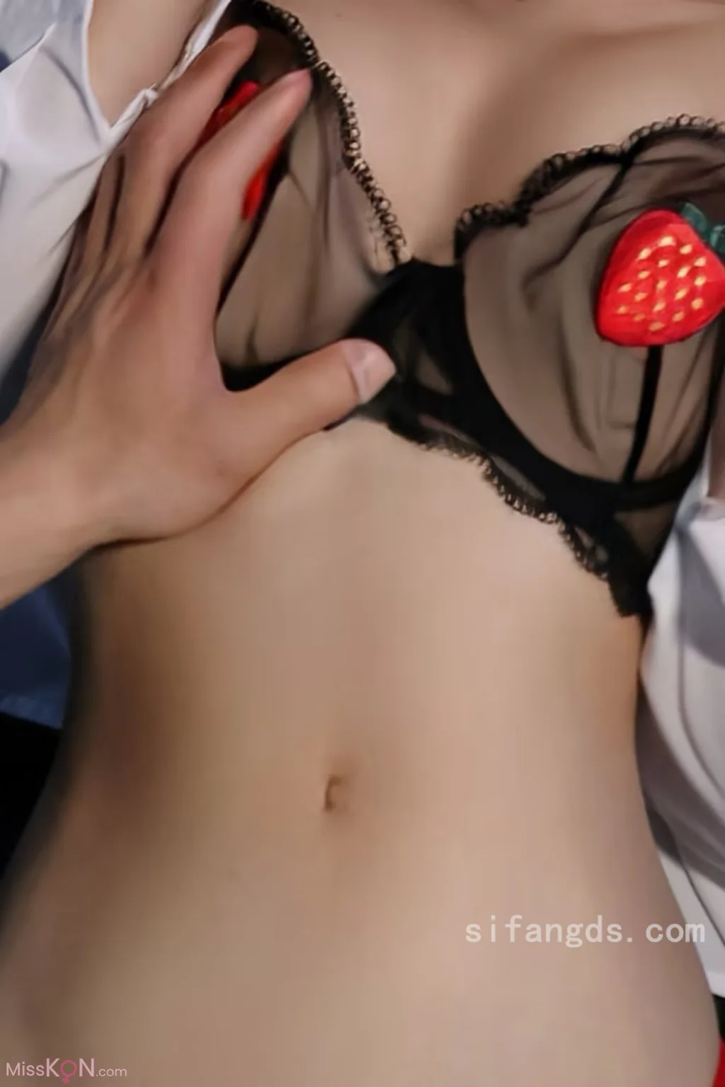 [XR Uncensored] 小薯条nienie_ R18 秀人网模特 KTV激情篇剧情