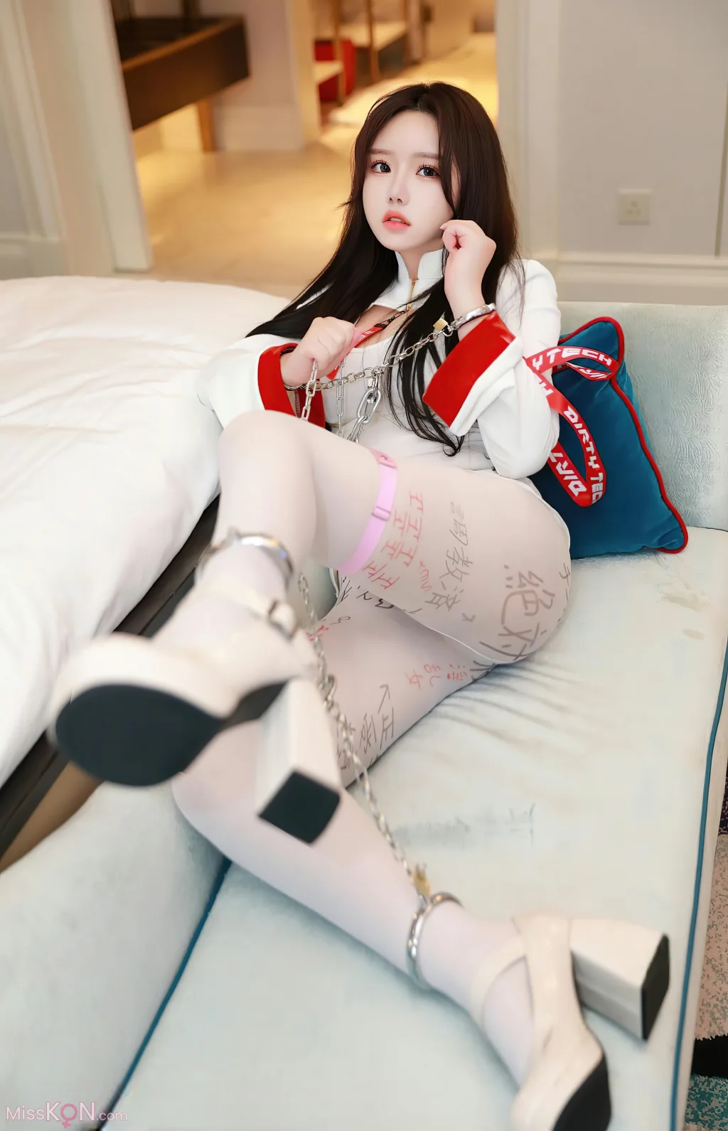 [XR Uncensored] 小薯条nienie_ R18 秀人网模特 甜蜜束缚