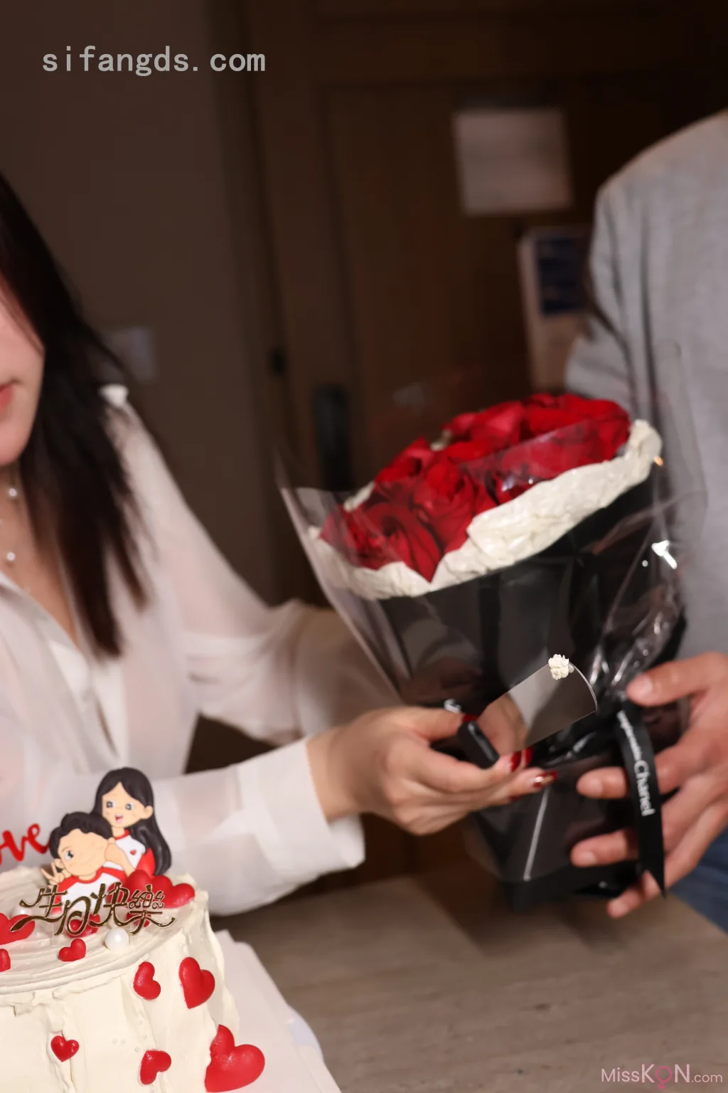 [XR Uncensored] 小薯条nienie_ R18 秀人网模特 结婚纪念日