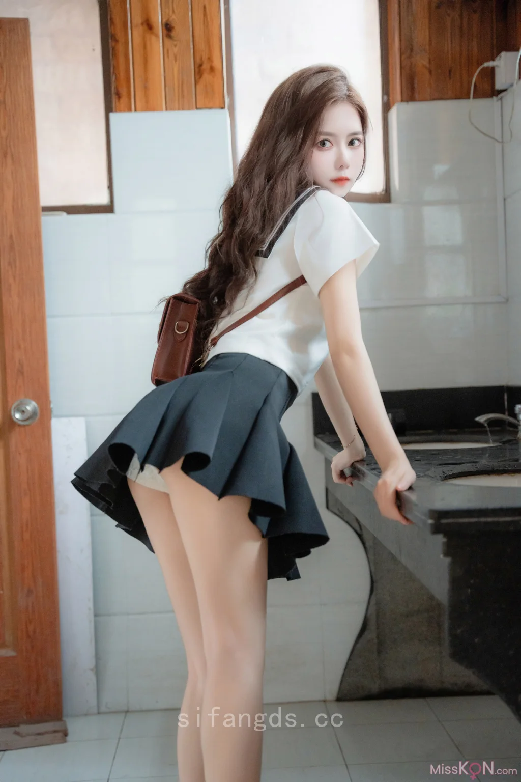 [XR Uncensored] 拍黄瓜_ R18 秀人网模特 纯真与活力的完美结合