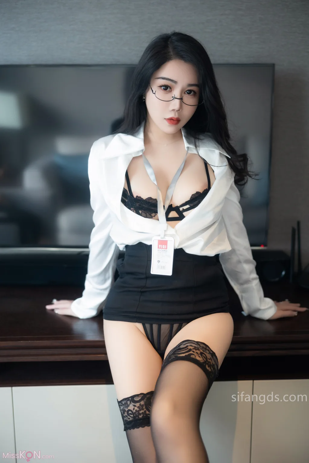 [XR Uncensored] 李若汐_ R18 秀人网模特 OL职业装