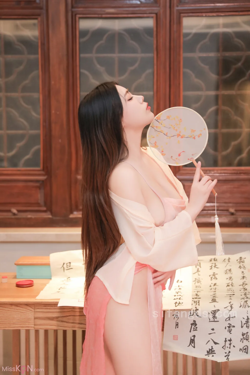 [XR Uncensored] 蛋蛋宝_ R18 秀人网模特 粉红色复古韵味
