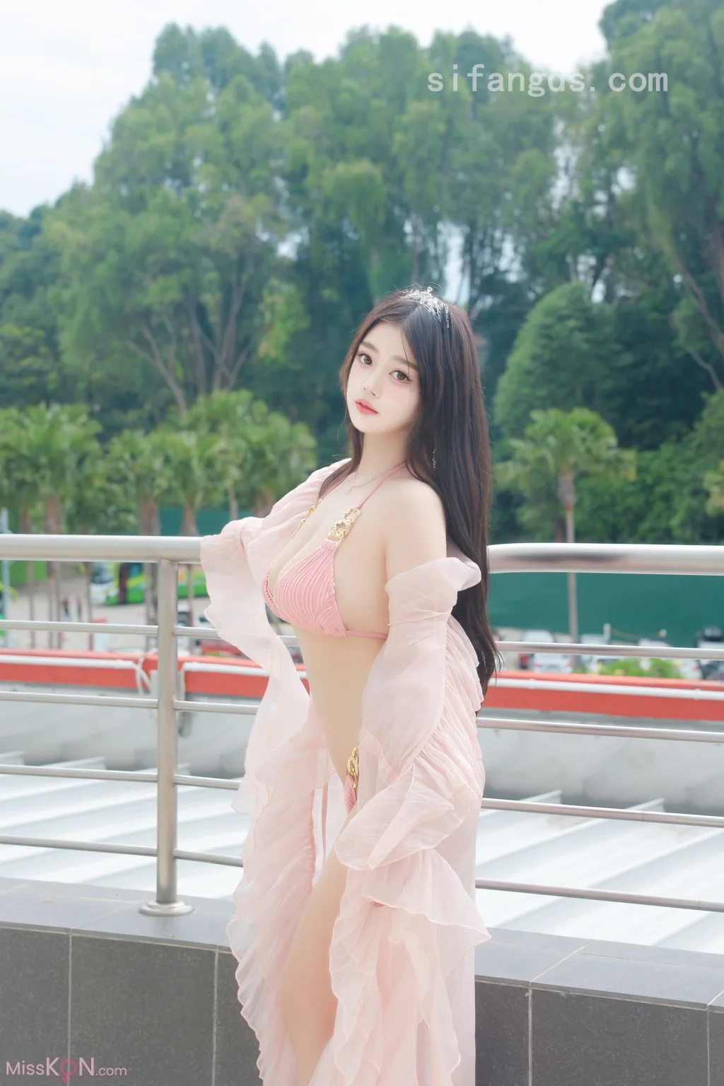[XR Uncensored] 蛋蛋宝_ R18 秀人网模特 粉色泳装的诱惑