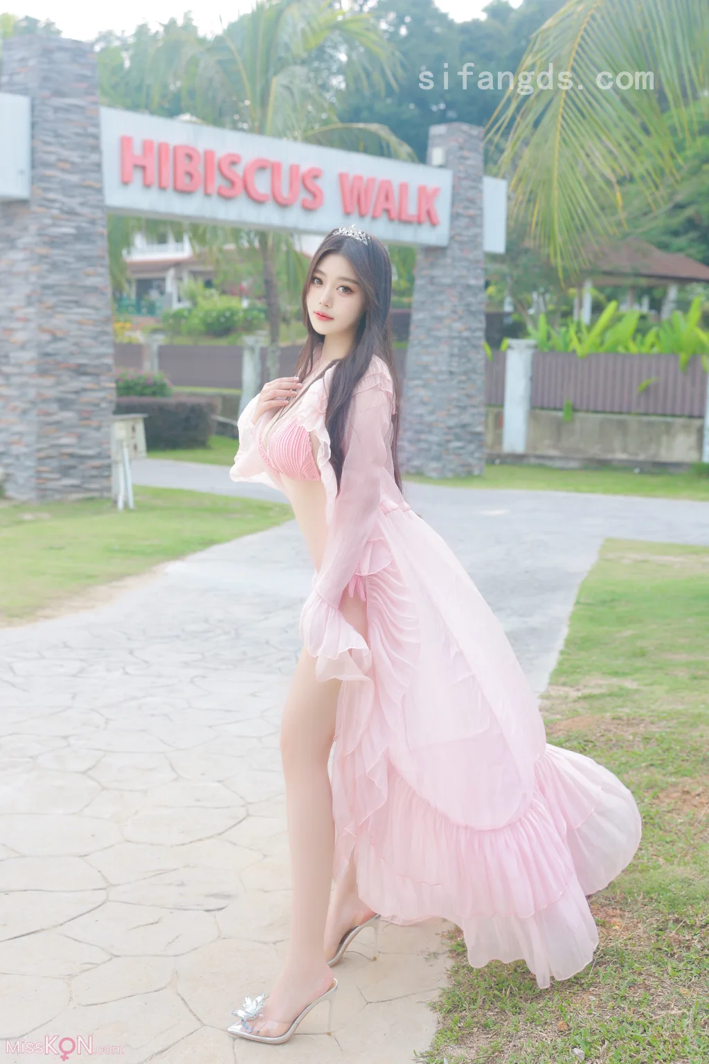 [XR Uncensored] 蛋蛋宝_ R18 秀人网模特 粉色泳装的诱惑