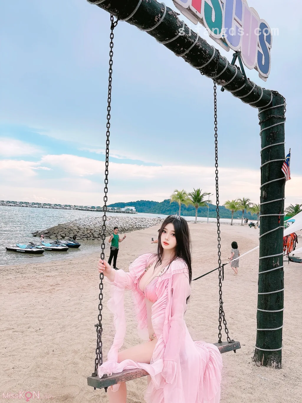 [XR Uncensored] 蛋蛋宝_ R18 秀人网模特 粉色泳装的诱惑