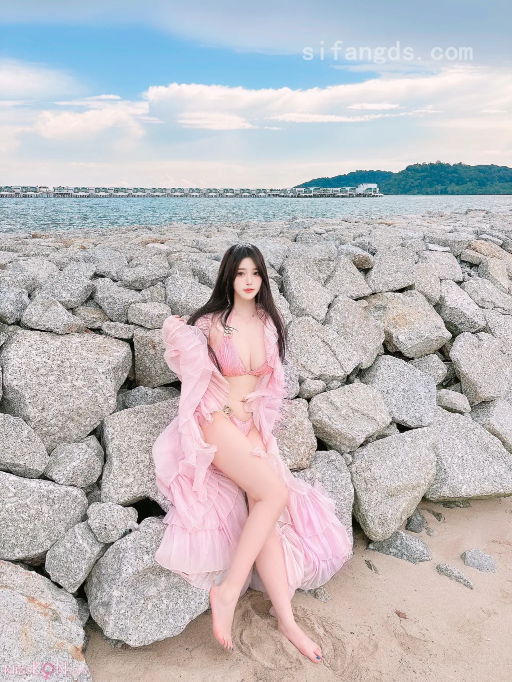 [XR Uncensored] 蛋蛋宝_ R18 秀人网模特 粉色泳装的诱惑