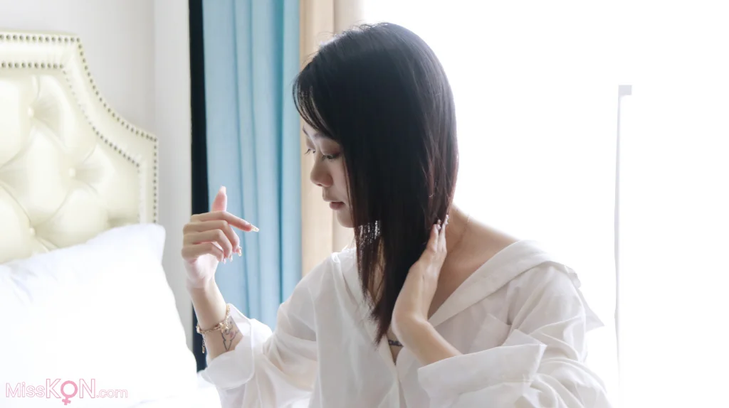 [XR Uncensored] 谢小蒽_ R18 秀人网模特 窗边的私语
