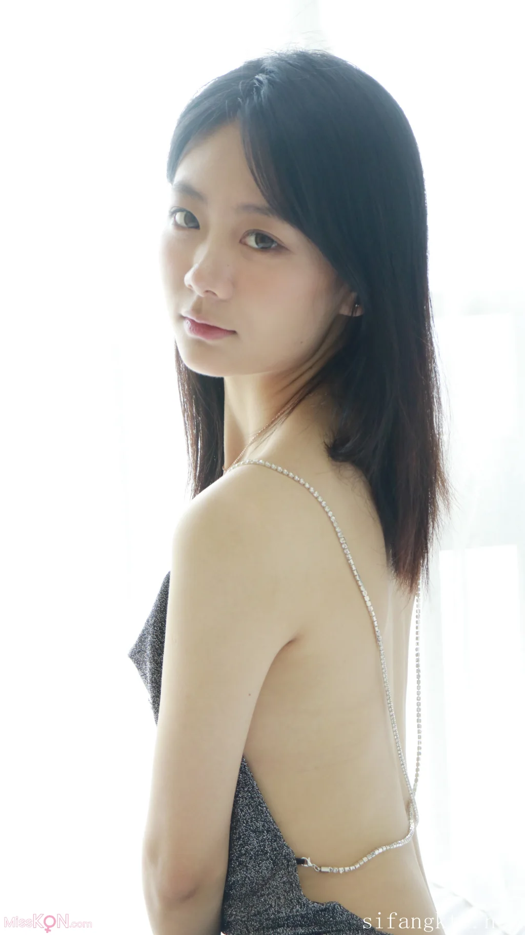 [XR Uncensored] 谢小蒽_ R18 秀人网模特 窗边的私语