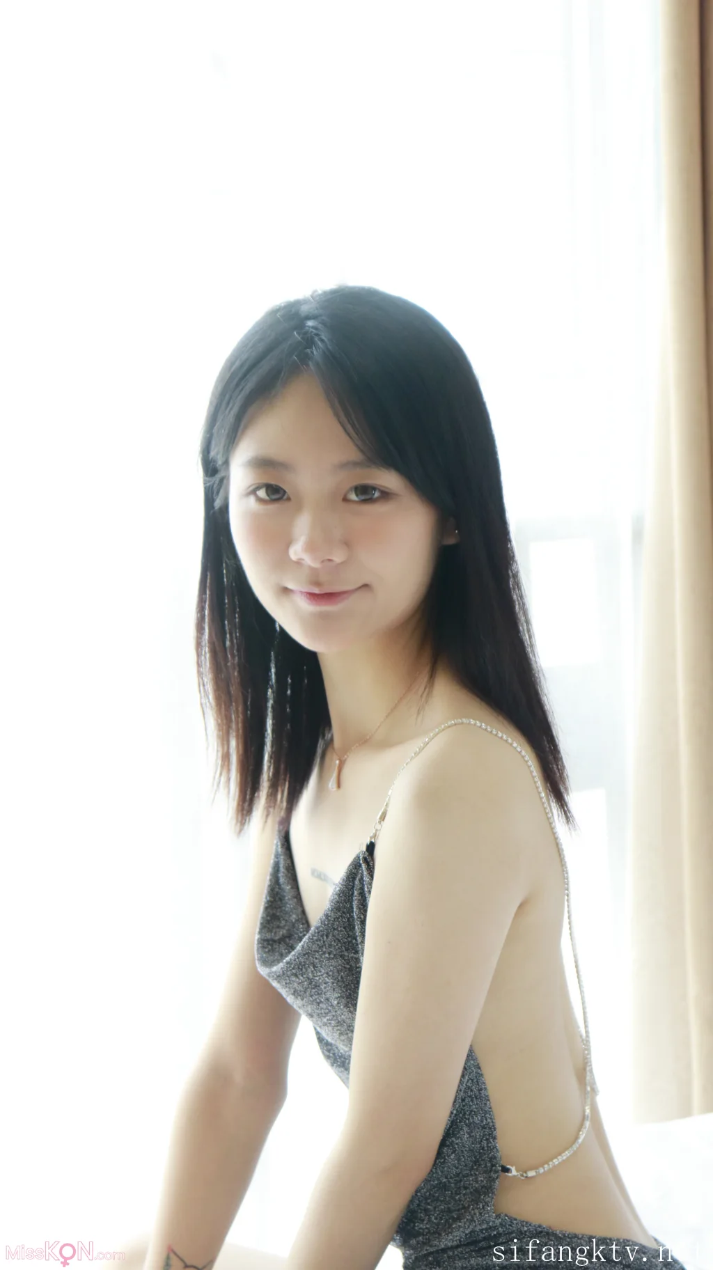 [XR Uncensored] 谢小蒽_ R18 秀人网模特 窗边的私语