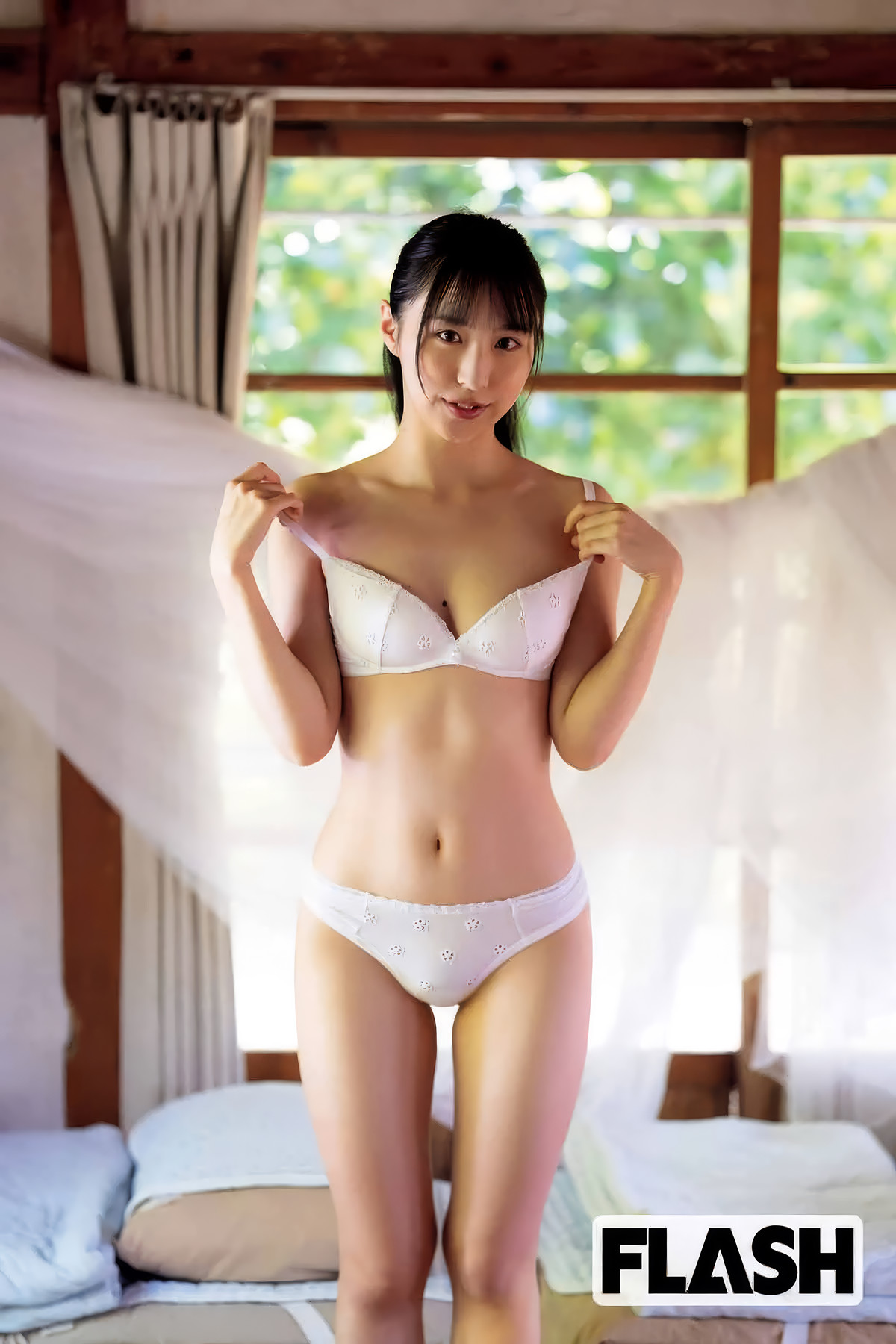 Sayaka Tomaru 都丸紗也華, FLASH 2025.05.20 (フラッシュ 2025年5月20日号)